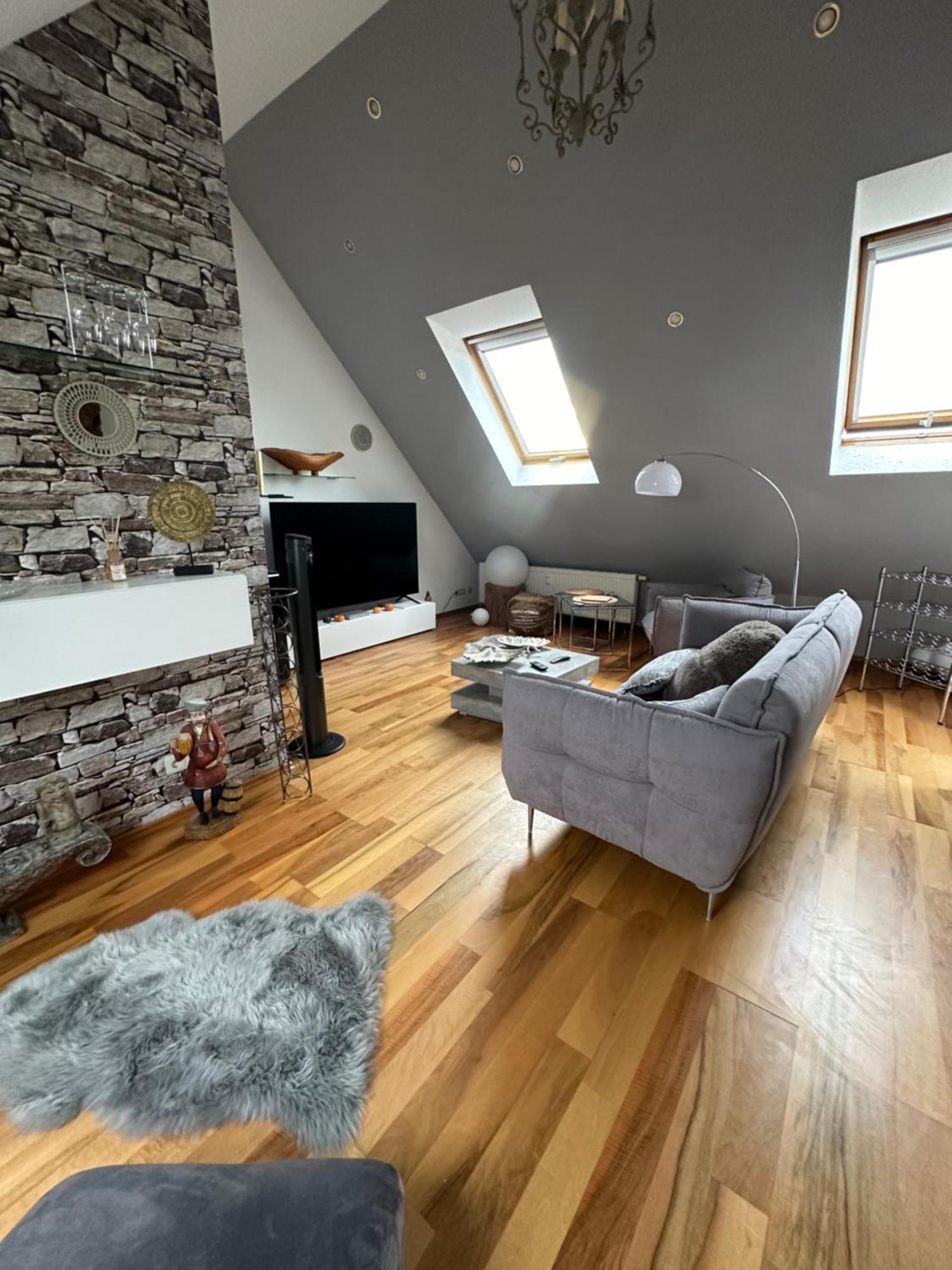 Zentrale Maisonette Mit Buero & Parkplatz Griesheim  Buitenkant foto