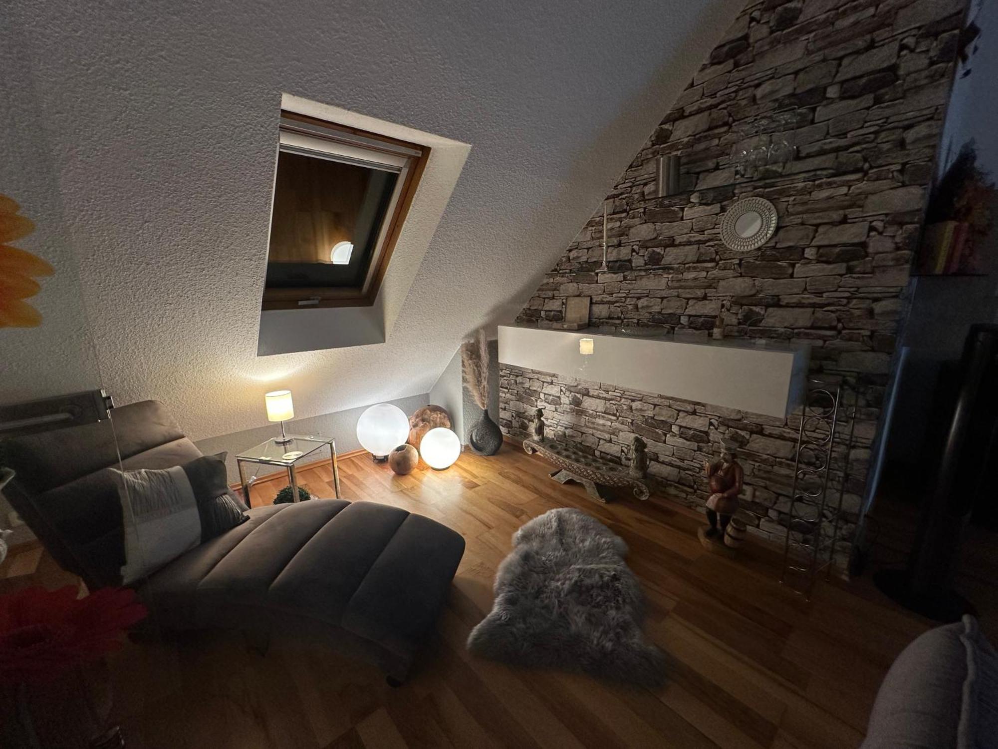 Zentrale Maisonette Mit Buero & Parkplatz Griesheim  Buitenkant foto