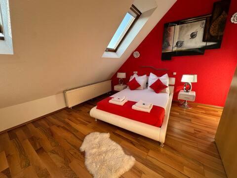 Zentrale Maisonette Mit Buero & Parkplatz Griesheim  Buitenkant foto